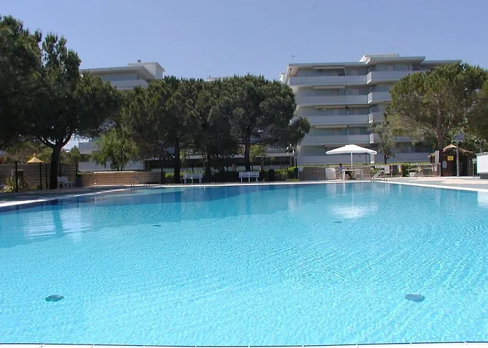 Valbella Con Piscina 아파트